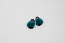 'Feelin' flirty' fuzzy slides
