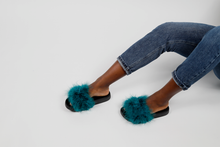 'Feelin' flirty' fuzzy slides