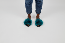 'Feelin' flirty' fuzzy slides