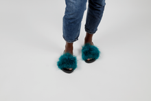'Feelin' flirty' fuzzy slides