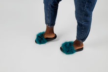 'Feelin' flirty' fuzzy slides