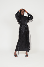 'Six figures' open abaya
