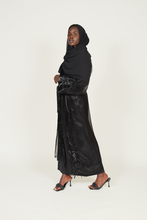 'Six figures' open abaya